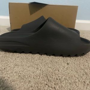 Yeezy slide “onyx” Size 12